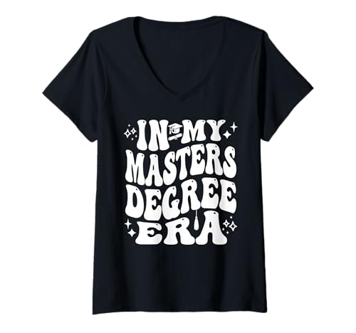 Damen In My Master’s Degree Era Grad Student Life Pride T-Shirt mit V-Ausschnitt Damen In My Master’s Degree Era Grad Student Life Pride T-Shirt mit V-Ausschnitt von Addictive Designs School Merch