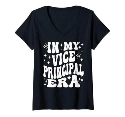 Damen In My Vice Principal Era, School Admin, Assistant Headmaster T-Shirt mit V-Ausschnitt Damen In My Vice Principal Era, School Admin, Assistant Headmaster T-Shirt mit V-Ausschnitt von Addictive Designs School Merch