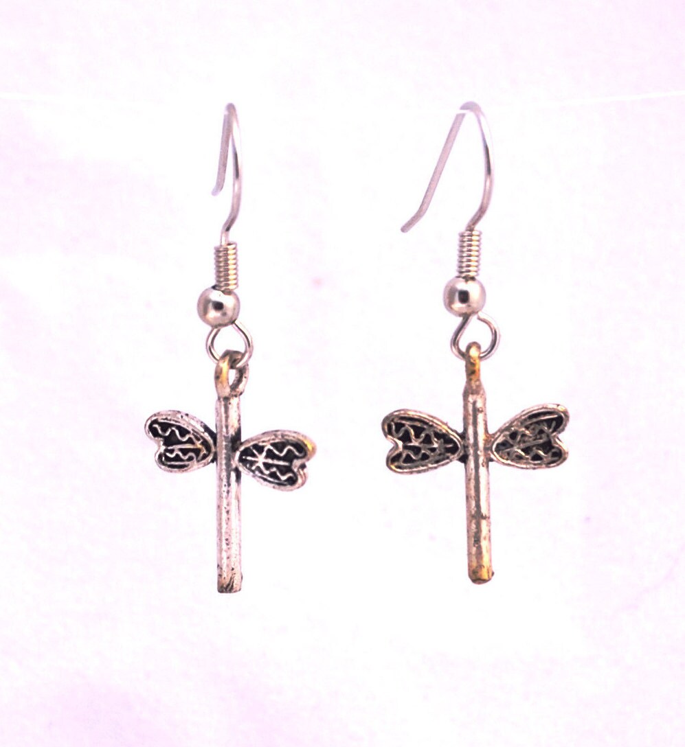 Einfache Ohrringe Aus Drachenfliege Einfache Ohrringe Aus Drachenfliege von AddysClosetCreations