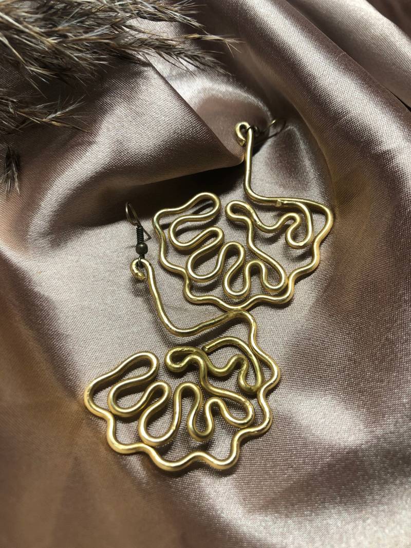Ginkgo Goldener Drahtohrring |Handgemachter Boho-statement-Schmuck, Abstraktes Design-Silhouette-Juwel, Einzigartige Geburtstagsgeschenke von AdelJewelry0