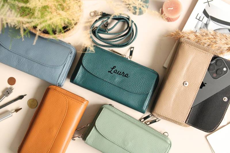 Personalisierte Leder Handytasche Brieftasche Crossbody Umhängetasche, Weihnachtsgeschenk von AdelLeather