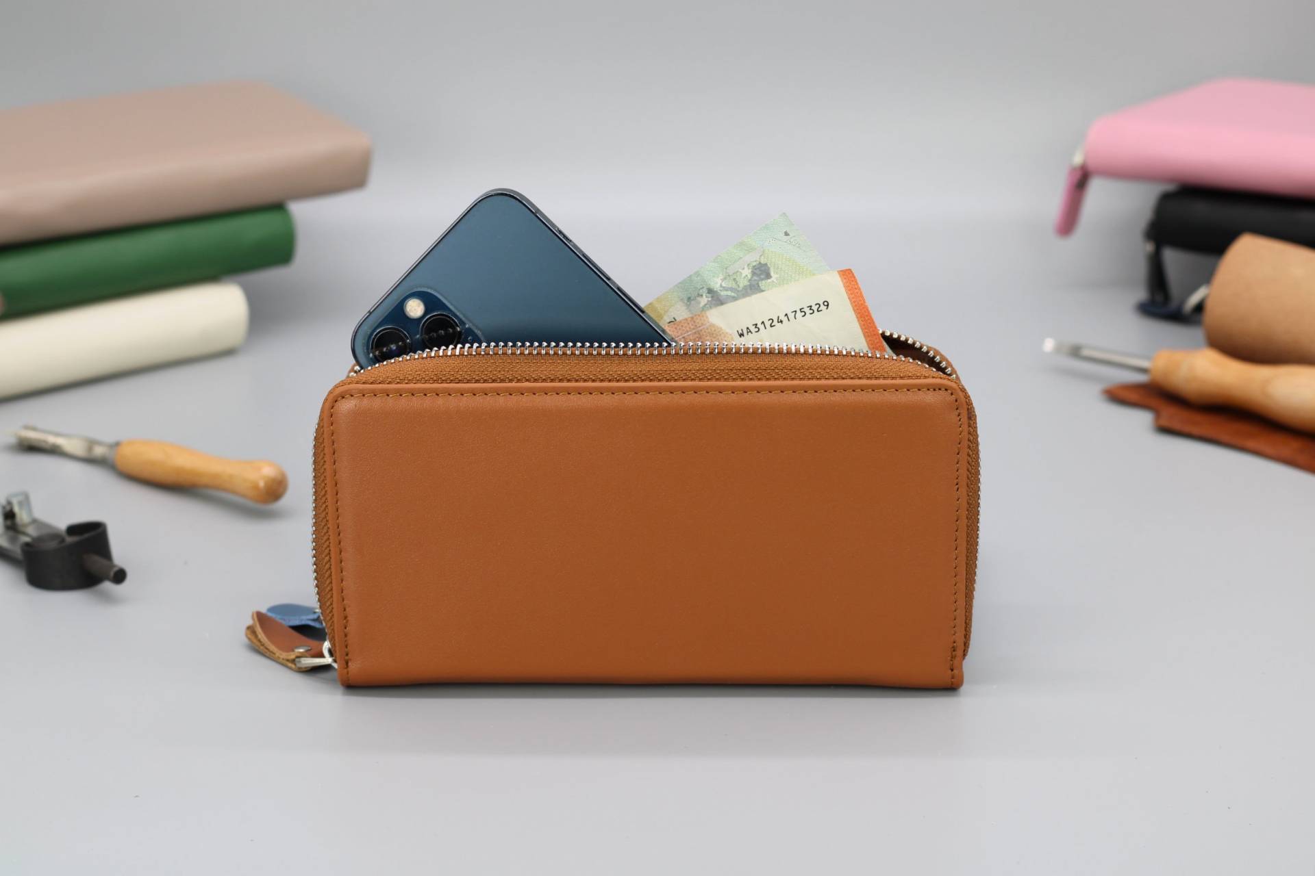 Schlanke Ledergeldbörse Für Frauen, Personalisierte Handytasche Mit Kartensteckplätzen Reißverschluss-Münzfach, Frauengeldbörse, Geschenk Sie von AdelLeather