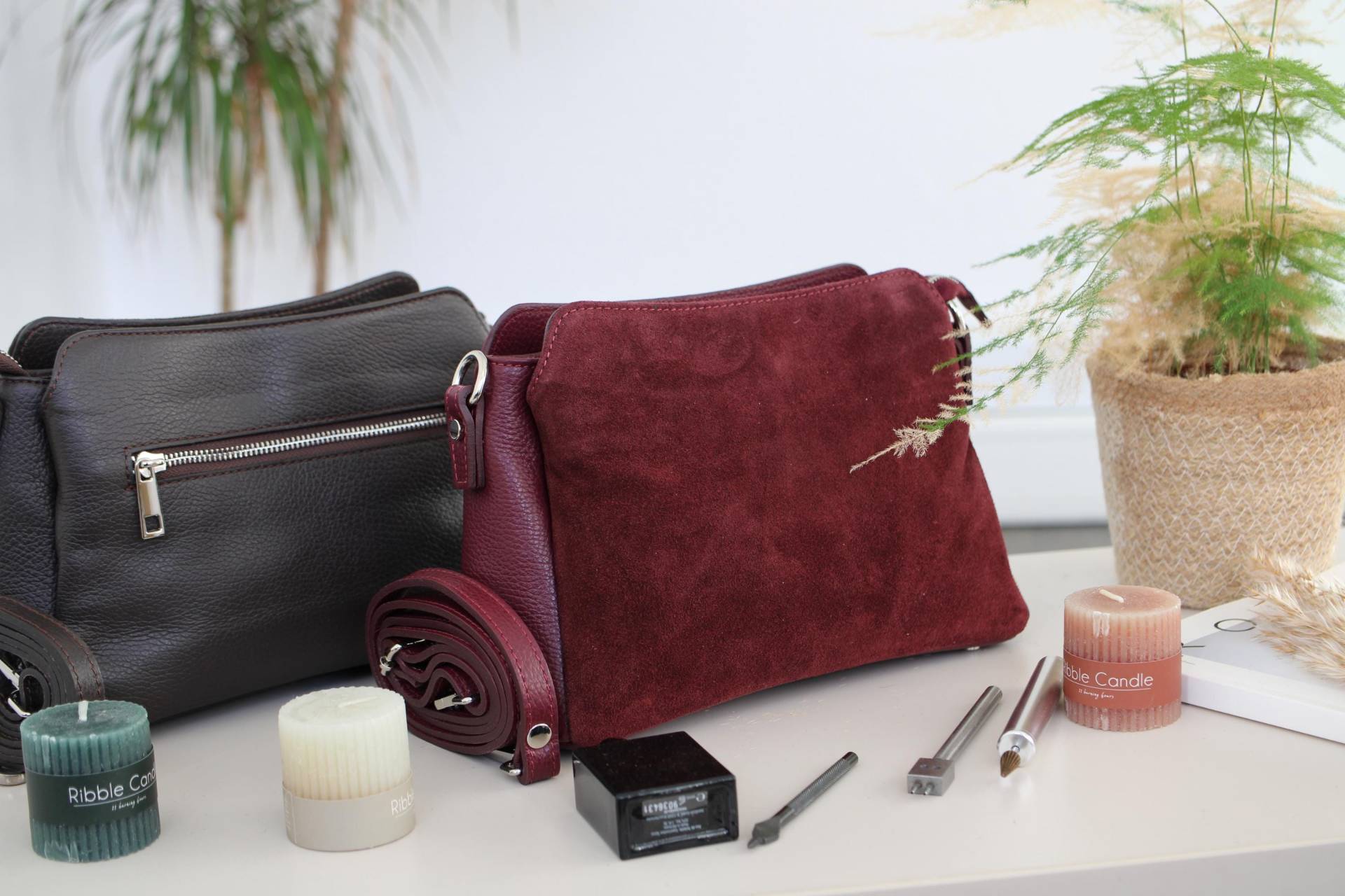 Umhängetasche Carmen Aus Echt- Und Veloursleder - Zeitlose Eleganz Für Jeden Tag von AdelLeather