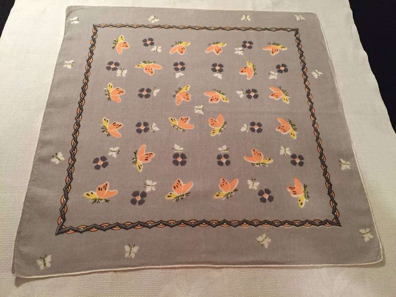 Jahrgang Taschentuch Mit Einem Schmetterlingsmotiv von AdelineCompany