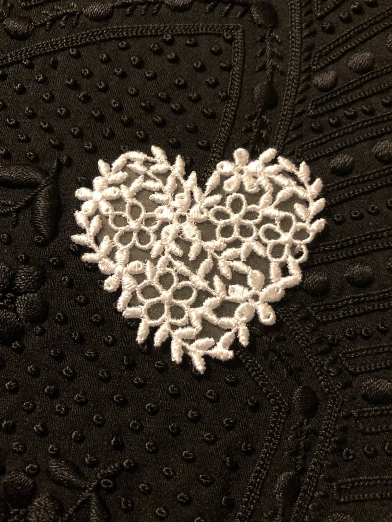 Applikation - Weißes Blumen Besticktes Herz Aufbügeln von AdelineMercantile