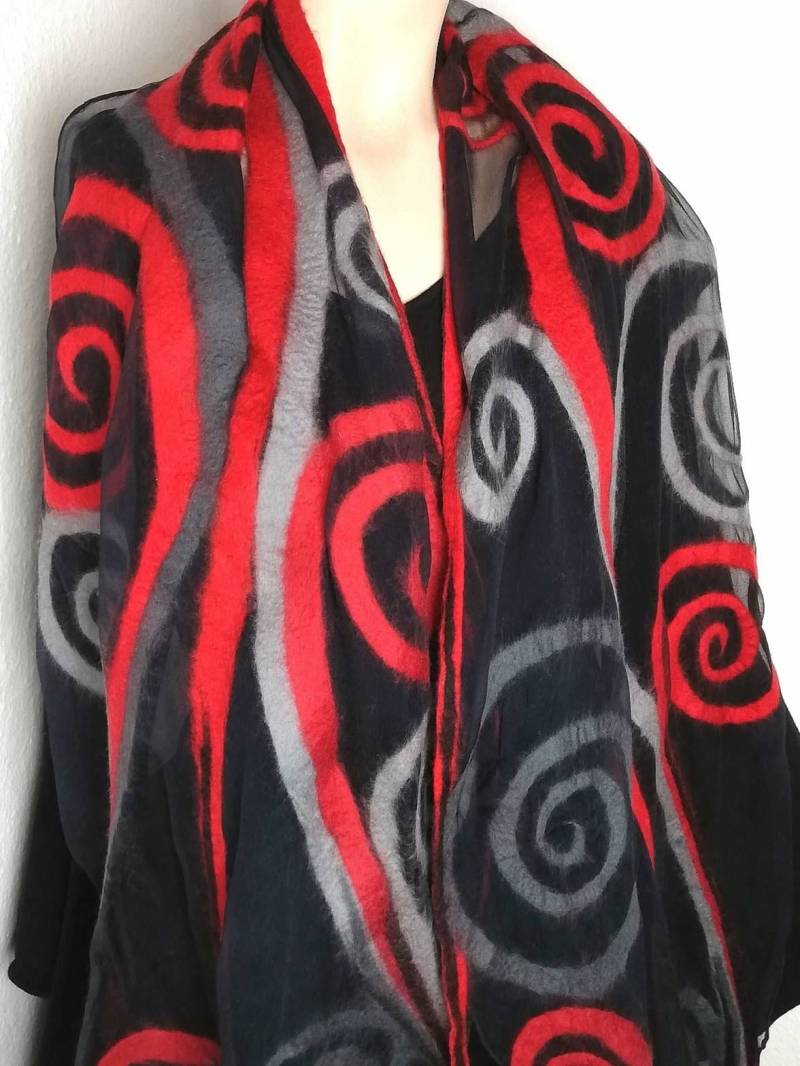 Damen Seiden Schal Filzschal Rot Grau Merinowolle Nunofilzschal Langschal Stola Handgemachtes Tuch Geschenkideen Für Frauen von AdelineSchoden