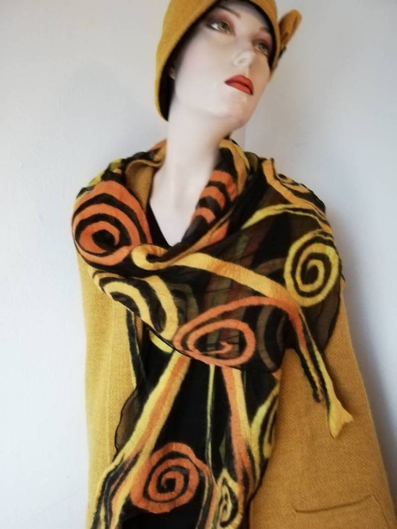 Filzschal Nuno Spirale Orange Gelb Reine Seide Merinowolle Nunofilzschal Strickjacken Schal Geschenkideen Für Frauen von AdelineSchoden