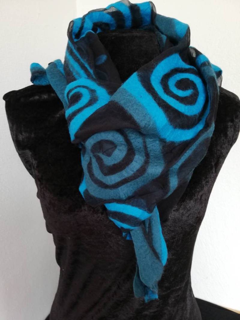 Handgemachtes Tuch Stola Filzschal Nuno Spirale Türkis Petrol Reine Seide Nunofilzschal Damen Schal Wolle Geschenkideen Für Frauen von AdelineSchoden