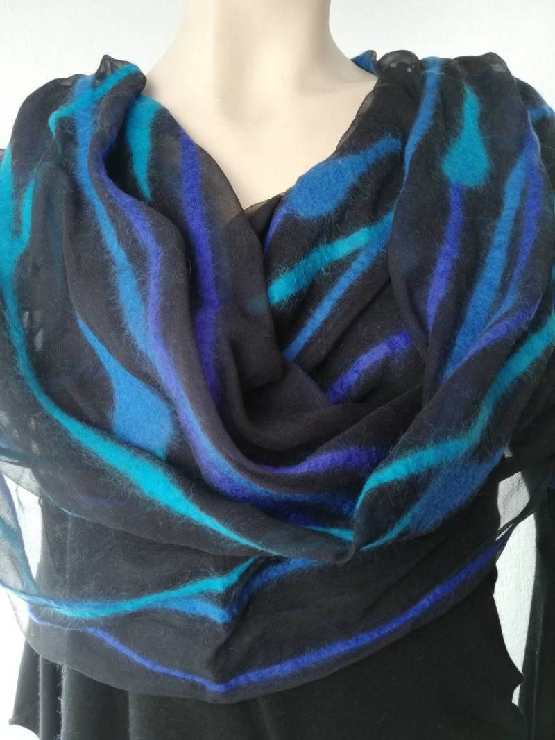 Nuno Filzschal Schilf Blau Türkis Seide Merinowolle Geschenkideen Für Frauen Handgemachtes Tuch Stola Nunofilzschal Langschal Damen von AdelineSchoden