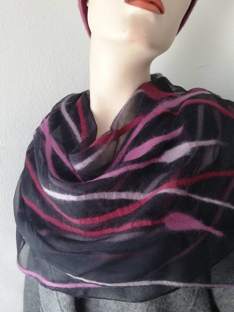 Nuno Filzschal Schilf Rosa Bordeaux Merinowolle Reine Seide Langschal Handgemachtes Tuch Geschenkideen Für Frauen von AdelineSchoden