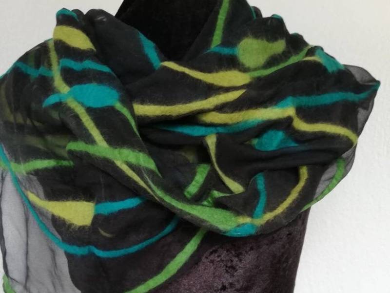 Nunofilzschal Seidenschal Handgemachtes Tuch Damen Smaragdgrün Olive Merinowolle Filzschal Geschenkideen Für Frauen von AdelineSchoden