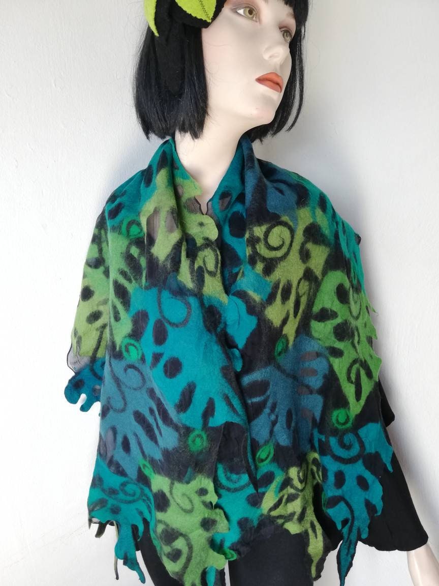 Seidenschal Damen Filzschal Olivgrün Smaragdgrün Petrol Fensterblatt Design Nunofilzschal Seiden Tuch Geschenkideen Für Frauen von AdelineSchoden