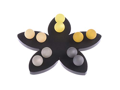 5 Paar Ohrstecker in 8mm, original italienisches Polaris an einem Stift aus Chirurgenstahl auf einer schwarzen Blume aus Plexiglas von Adi-Modeschmuck