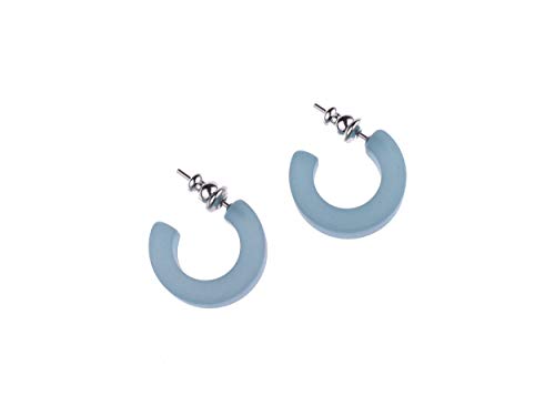 Adi Modeschmuck Creole 'Gitta', leichter Ohrstecker aus echtem Polaris und einem Stift aus Chirurgenstahl (Taubenblau) von Adi-Modeschmuck