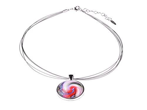 Adi-Modeschmuck Halsreif 'Isa', ein leichter Anhänger aus versilbertem Messing mit farbigen Ornamenten unter einem Glas Cabochon, handgefertigt in Berlin (Rot marmoriert) von Adi-Modeschmuck