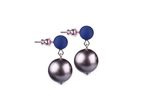 Adi Modeschmuck Polaris Ohrring 'Jasmine', ein 8mm Polaris Ohrstecker kombiniert mit einer farblich abgestimmten 14mm Metallicperle, handgefertigt in Berlin (Marineblau mit Dunkelsilber metallic) von Adi Modeschmuck