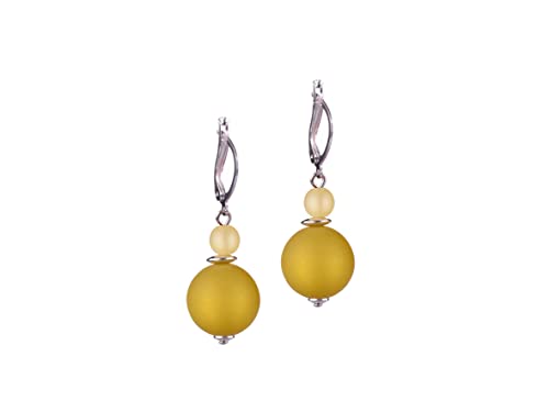 Adi Modeschmuck Polaris Ohrring 'Mayla', 6mm und 14mm Polarisperlen an einer versilberten Klappbrisur, handgefertigt in Berlin (Senffarben mit Beige) von Adi-Modeschmuck