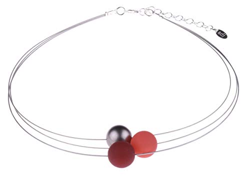 Adi Modeschmuck Polariskette “Alice”, leichter 3-strängiger Halsreif aus 14mm Polarisperlen und einer metallic lackierten Akzentperle, handgefertigt in Berlin. (Puderrot, Bordeaux, dunkles Silber) von Adi-Modeschmuck