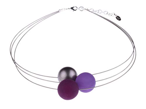 Adi Modeschmuck Polariskette “Mara”, leichter 3-strängiger Halsreif aus 20mm Polarisperlen und einer metallic lackierten Akzentperle, handgefertigt in Berlin. (Lila, Brombeer, dunkles Silber) von Adi-Modeschmuck