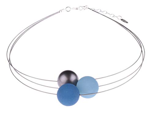 Adi Modeschmuck Polariskette “Mara”, leichter 3-strängiger Halsreif aus 20mm Polarisperlen und einer metallic lackierten Akzentperle, handgefertigt in Berlin. (Taubenblau, Indigo, dunkles Silber) von Adi-Modeschmuck