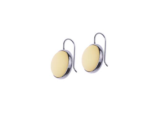 Adi Modeschmuck eleganter Ohrring 'Gila', 15mm Polaris Cabochon in einer dunklen Fassung mit Haken, handgefertigt in Berlin (Beige) von Adi-Modeschmuck