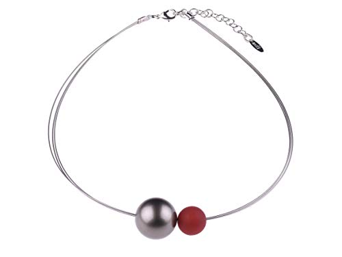 Adi Modeschmuck leichter Halsreif 'Jasmine', eine 14mm original Polaris Perle mit einer farblich abgestimmten Metallic Perle, handgefertigt in Berlin (Bordeaux mit Dunkelsilber metallic) von Adi Modeschmuck