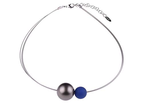 Adi Modeschmuck leichter Halsreif 'Jasmine', eine 14mm original Polaris Perle mit einer farblich abgestimmten Metallic Perle, handgefertigt in Berlin (Marineblau mit Dunkelsilber metallic) von Adi Modeschmuck