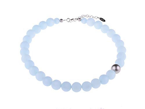 Adi-Modeschmuck modische Halskette 'Fiona', original italienische Polarisperlen mit Einer asymmetrisch sitzenden metallic Akzentperle, handgefertigt in Berlin (Hellblau) von Adi-Modeschmuck