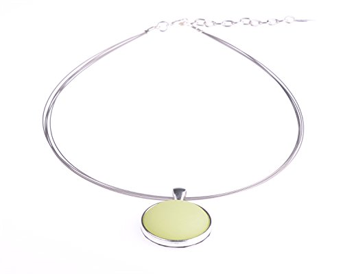 Halsreif "Polly", 25mm original Polaris Cabochon in einer Fassung aus versilbertem Messing an einem Bündel aus 5 nylonummantelten Stahlfäden, handgefertigt von Adi-Modeschmuck in Berlin (mint) von Adi-Modeschmuck