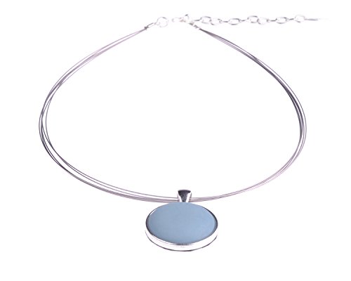 Halsreif "Polly", 25mm original Polaris Cabochon in einer Fassung aus versilbertem Messing an einem Bündel aus 5 nylonummantelten Stahlfäden, handgefertigt von Adi-Modeschmuck in Berlin (taubenblau) von Adi-Modeschmuck