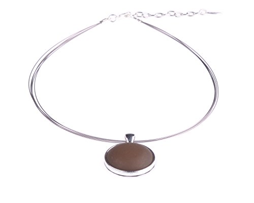Halsreif "Polly", 25mm original Polaris Cabochon in einer Fassung aus versilbertem Messing an einem Bündel aus 5 nylonummantelten Stahlfäden, handgefertigt von Adi-Modeschmuck in Berlin (dunkelbraun) von Adi-Modeschmuck