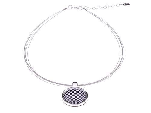 Schwarzweißer Halsreif Soria von Adi Modeschmuck, Anhänger mit einem 25mm Glas Cabochon mit augenfälligen graphischen Motiven, handgefertigt in Berlin (Motiv 1) von Adi Modeschmuck