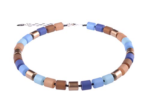 Adi Modeschmuck Elegante Kette “Bärbel” aus Polaris- und lackierten Acrylzylindern, blau/braun Mix mit metallic Akzenten. Handgefertigt Berlin. von Adi Modeschmuck