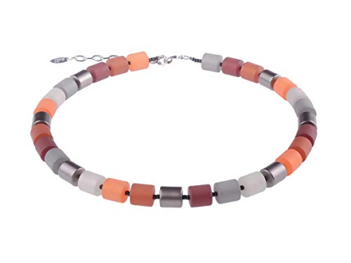 Adi Modeschmuck Elegante Kette “Bärbel” aus Polaris- und lackierten Acrylzylindern, orange/grau Mix mit dunkel-silbernen Akzenten. Handgefertigt Berlin. von Adi Modeschmuck