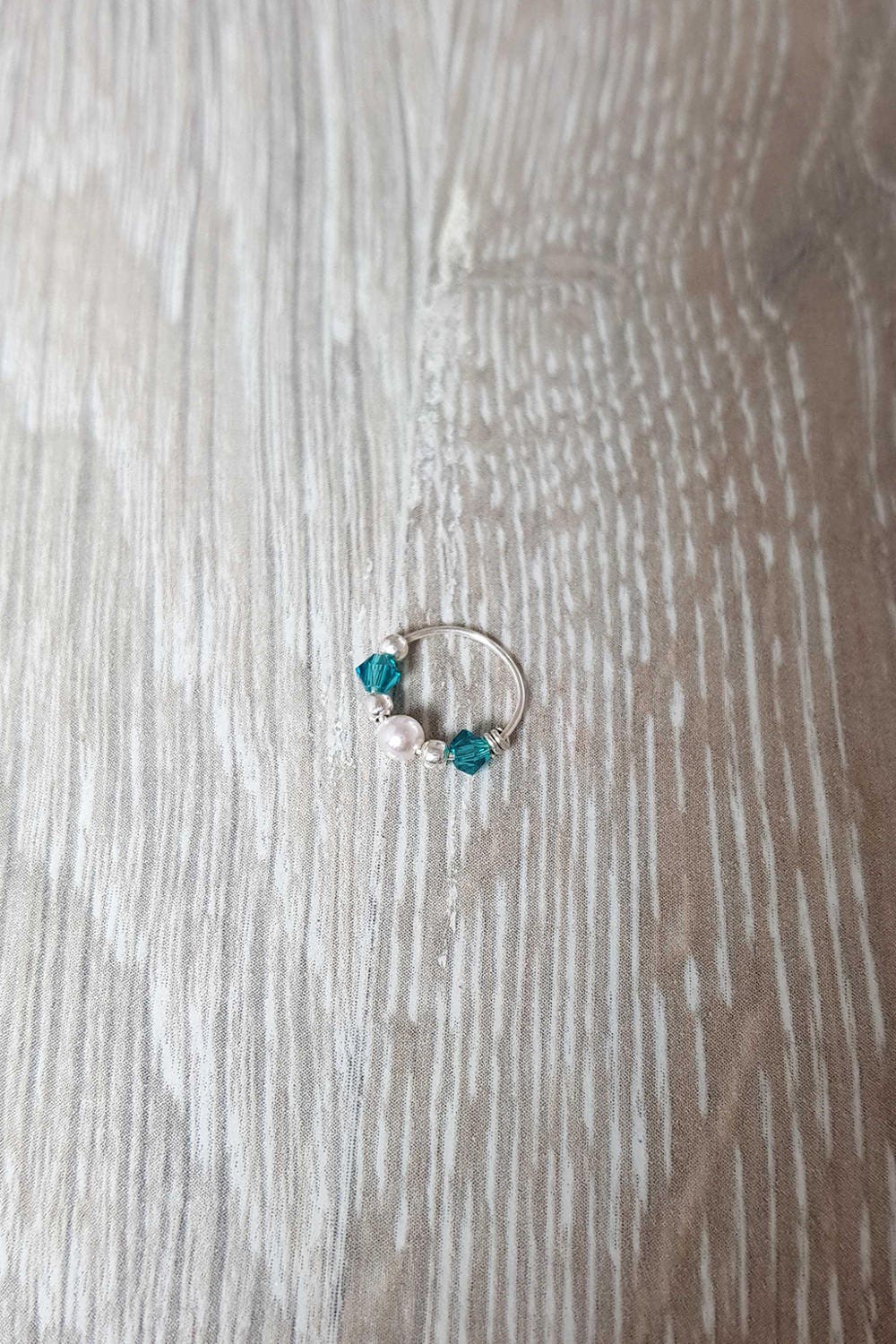 Geschenk-Idee Perle Und Blau Knorpel Piercing, Edelstein, Blaue Swarovski Perle, Nase Ring, Tragus, Helix, Daith, Rook. Ein Festlicher Blick von AdiMiraroJewelry