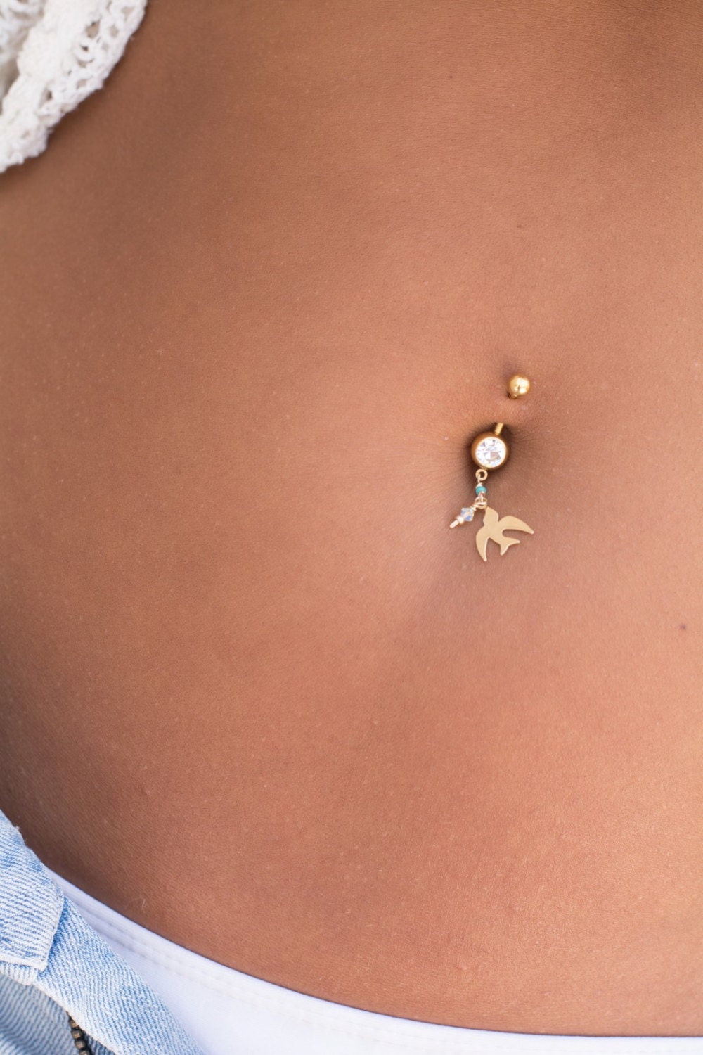 Geschenkidee Gold Taube Anhänger & Swarovski Bauchnabel Piercing, Bauchnabelring, Dein Perfekter Sommerschmuck Sieht Aus von AdiMiraroJewelry