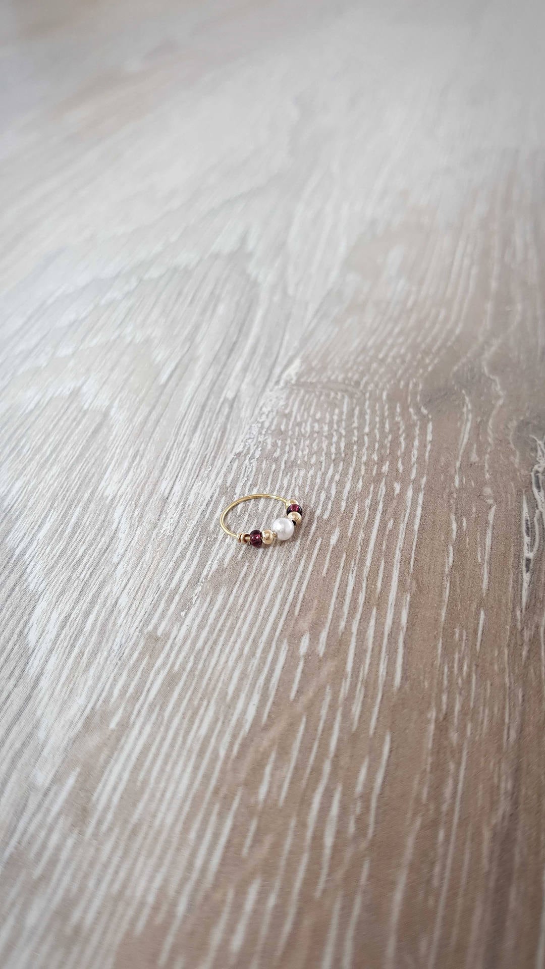 Geschenkidee Swarovski Perle & Lila Perlen Handmade Gold Filled/sterling Silber Piercing, Nasenring, Helix, Daith, Rook von AdiMiraroJewelry