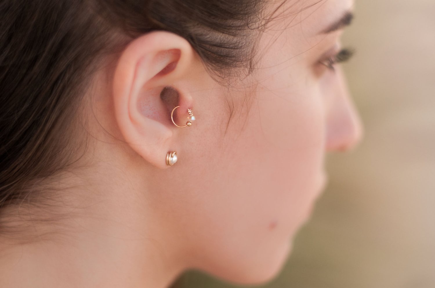 Gold Filled/Silber Handgemachte Klare Swarovski Kristall Perlen Knorpel Piercing, Nasenring, Tragus, Helix, Daith, Rook, Hochzeitsschmuck Gold Filled/Silber Handgemachte Klare Swarovski Kristall Perlen Knorpel Piercing, Nasenring, Tragus, Helix, Daith, Rook, Hochzeitsschmuck von AdiMiraroJewelry