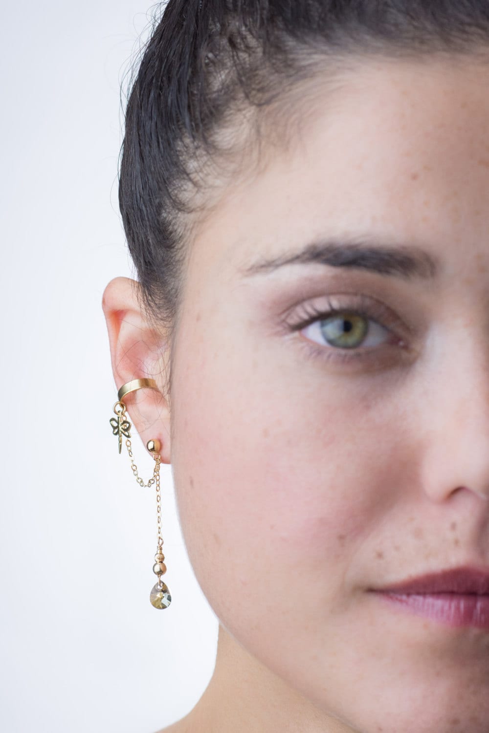 Gold Libelle Ohrmanschette Ohrringe, Rauchige Swarovski Kristall Charm Ohrmanschette, Rauchkristall Tropfen Ohrringe Set von AdiMiraroJewelry