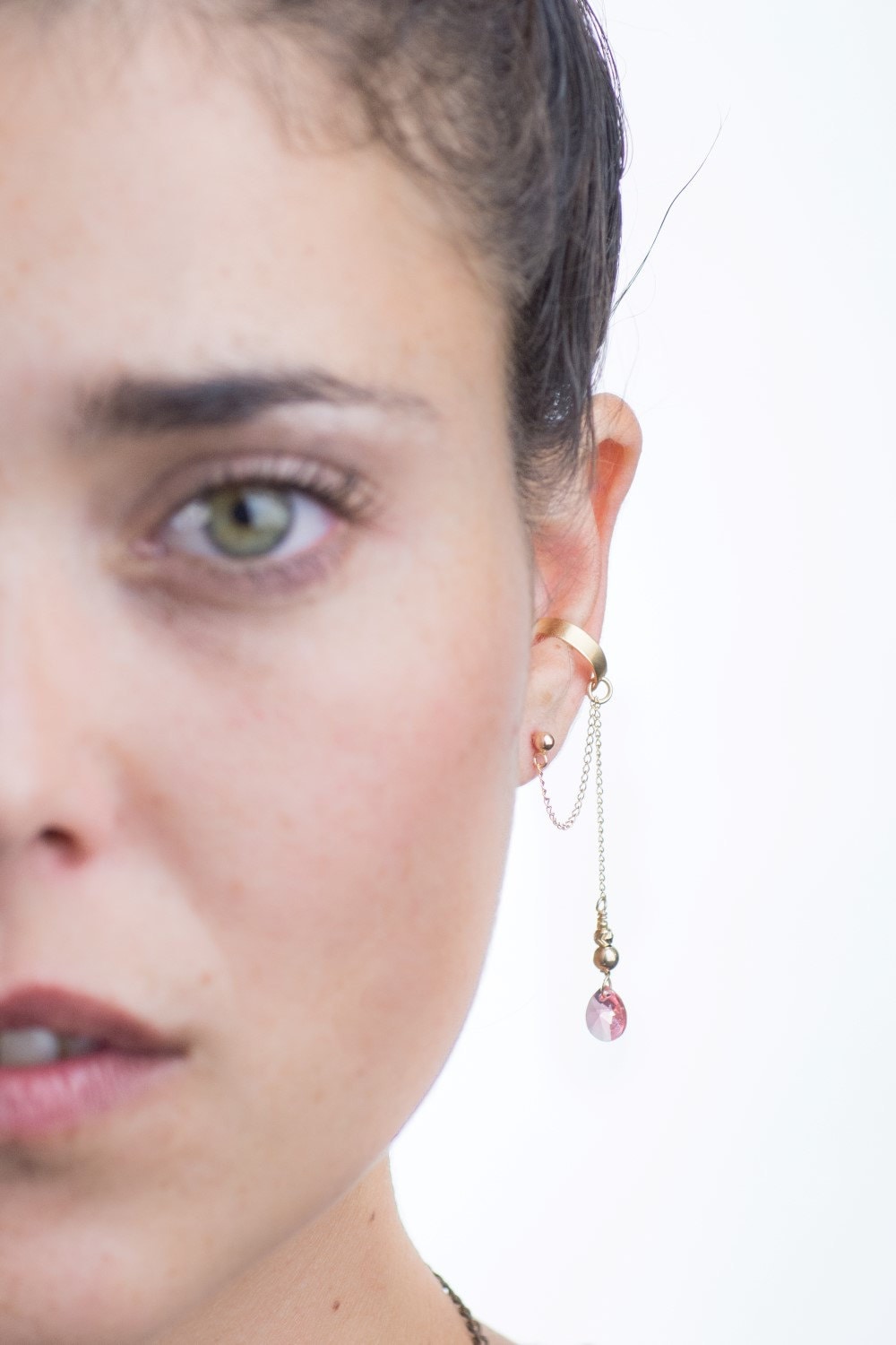 Gold Ohr Manschette Ohrring Mit Link-Kette, Klar Rot Swarovski Kristall Tropfen Ohrring, Keine Piercing Elegante Gold Baumeln von AdiMiraroJewelry