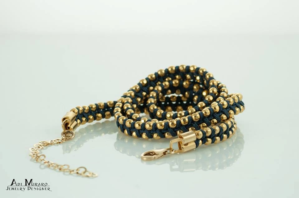 Gold & Schwarz Wickelarmband, 3x Wickelarmband Gold, Veganes Lederfreies Armband, Elegantes Boho Chic Stapelarmband von AdiMiraroJewelry