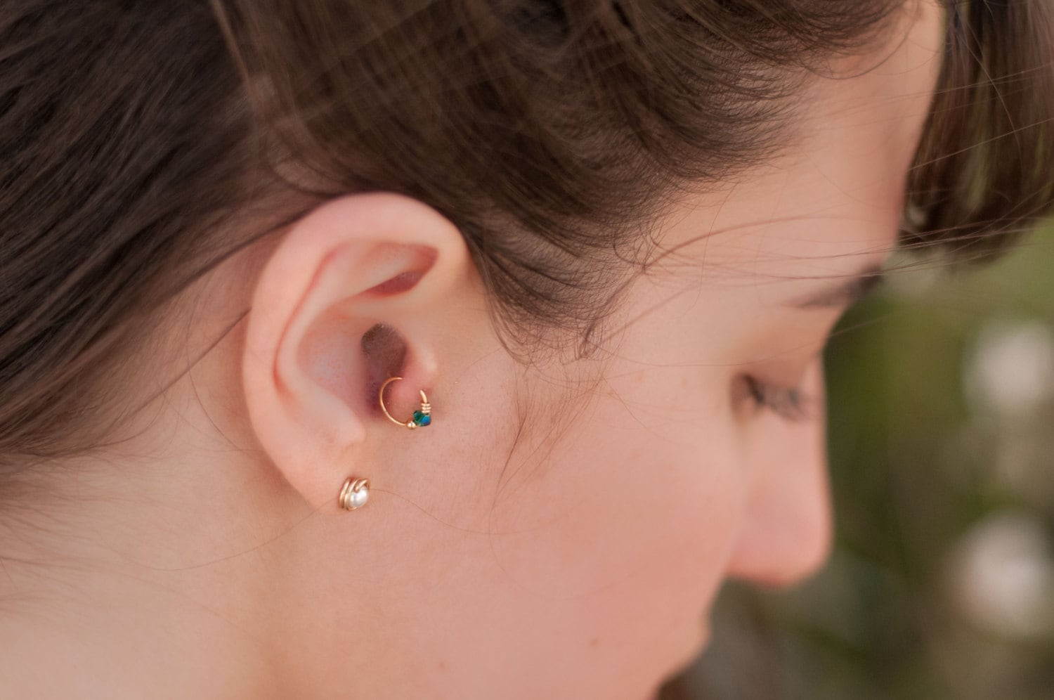 Handgefertigte Teal Swarovski Kristallperre Piercing, Gold Gefüllt/Silbernosen Ring, Tragus, Helix, Die Note Der Farbe, Sie Für Graduierung Brauchen von AdiMiraroJewelry