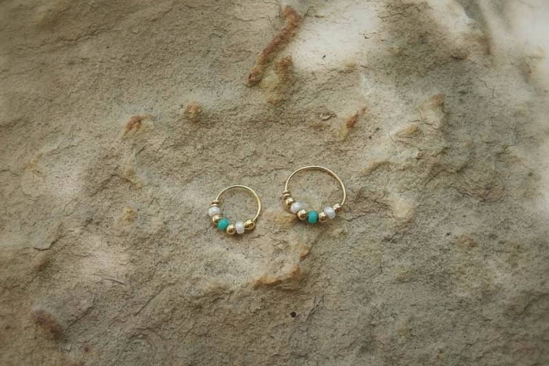 Handgemachte Gold Filled Sterling Silber Türkis & Weiß Perlen Ohrring, Hahn, Nasenring, Daith, Helix, Macht Ein Perfektes Abschluss Geschenk von AdiMiraroJewelry