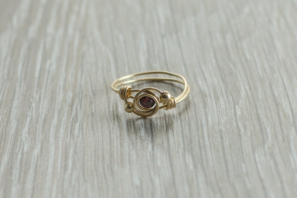 Januar-Geburtsstein, Echter Roher Granatgemein, Gewickelter Drahtring, Handgefertigt Aus Gold Gefüllt/sterling Silber, Perfektes Abschlussgeschenk von AdiMiraroJewelry