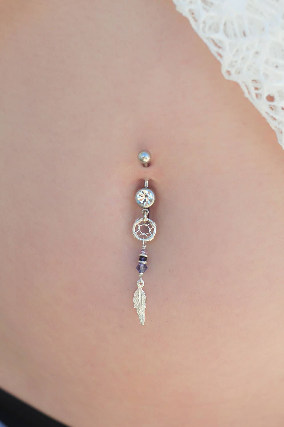 Silberner Handgefertigter Traumfänger, Feder & Edelstein Bauch Piercing, Für Die Perfekte Ergänzung Zu Ihrem Sommer Schmuck Look von AdiMiraroJewelry