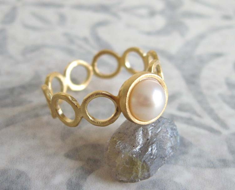 14K Gold Filled Kreis Ring, Goldperlen Goldfilled Edelstein Zarter Handarbeit Von Adi Yesod von AdiYesod