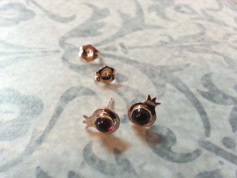 14K Goldohrstecker, Jejuda Jewelry, Edelsteinohrstecker, Minimalis Ohrstecker, Granatapfel Schmuck, Rose Gold Ohrringe von AdiYesod