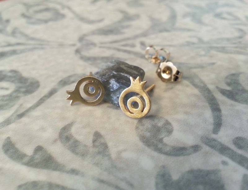 14K Solid Gold Ohrstecker, Minimalist Judaica Schmuck, Granatapfel Schmuck von AdiYesod