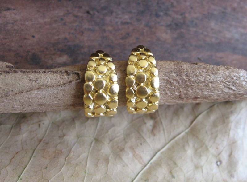 Gold Ohrringe, Kleine Pünktchen-Ohrringe von AdiYesod