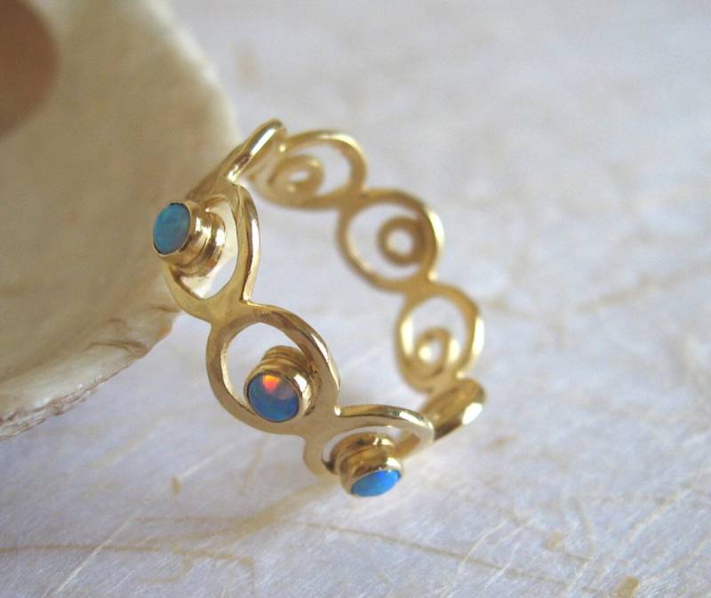 Opal Goldring, 14K Gold Filled Kreise Ring Mit Blauem Opal, Goldfilled Blauer Edelstein von AdiYesod